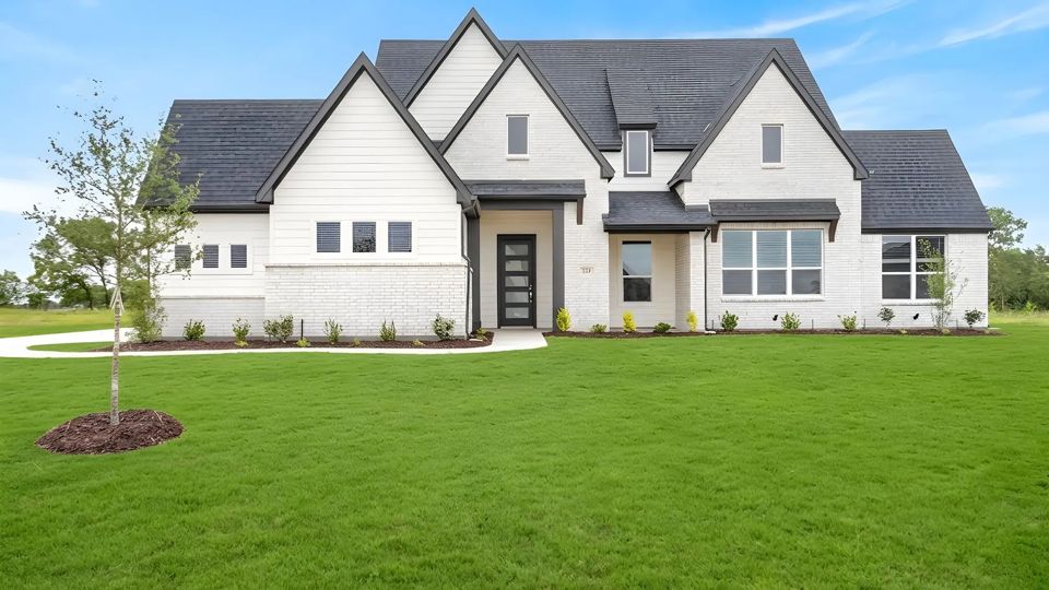 Exterior of 129 Aiden Dr, Waxahachie, TX 75165